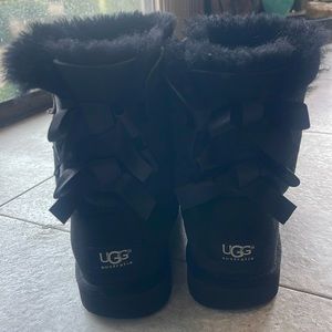 Kids bow uggs